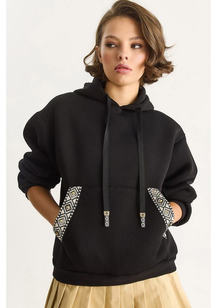 Kadın Kapüşonlu Etnik Şerit Detaylı Kanguru Cepli Şardonlu Sweatshirt