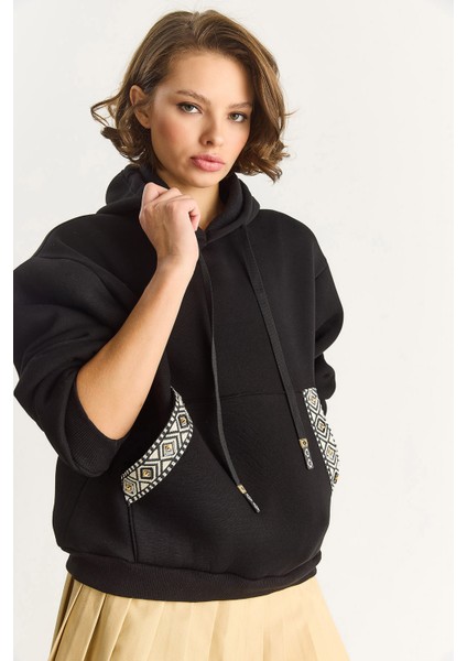 Kadın Kapüşonlu Etnik Şerit Detaylı Kanguru Cepli Şardonlu Sweatshirt modelleri