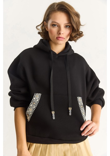 Kadın Kapüşonlu Etnik Şerit Detaylı Kanguru Cepli Şardonlu Sweatshirt fırsatları