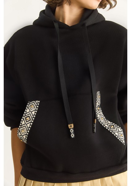 Kadın Kapüşonlu Etnik Şerit Detaylı Kanguru Cepli Şardonlu Sweatshirt