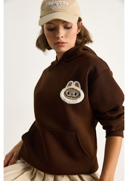 Kadın Nakış Işlemeli Kapüşonlu Kanguru Cepli Sweatshirt modelleri
