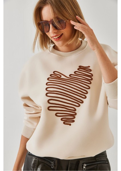 Kadın Kalp Nakışlı Sweatshirt