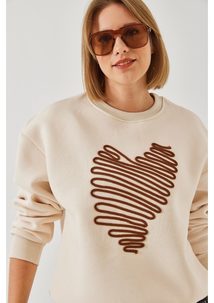 Kadın Kalp Nakışlı Sweatshirt fiyatları