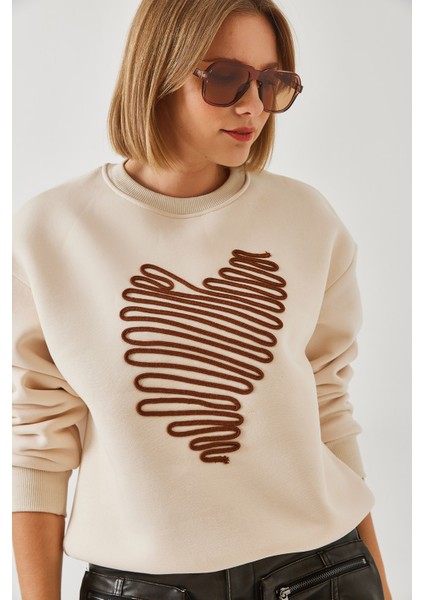 Kadın Kalp Nakışlı Sweatshirt indirimleri