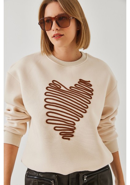 Kadın Kalp Nakışlı Sweatshirt