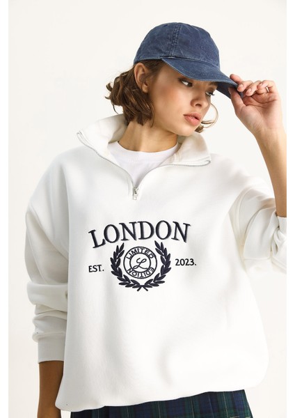 Kadın London Işlemeli Dik Yaka Fermuar Detaylı Şardonlu Oversize Sweatshirt indirimleri