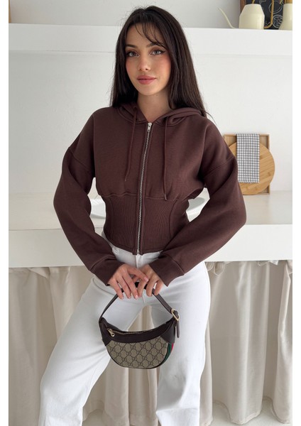 Kadın Siyah Fermuarlı Hoodie – Minimal Sokak Ruhuyla