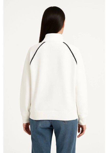 Oversize Dik Yaka Fermuarlı Sweatshirt - Zincir Nakışli Kanguru Cepli, - Beyaz fırsatları