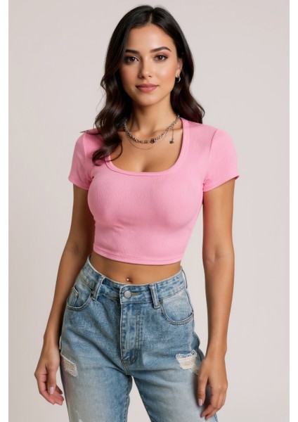 Kadın Pembe Yarım Kol Düz Yaka Crop Top Bluz – Şık, Rahat ve Kolay Kombinlenebilir modelleri