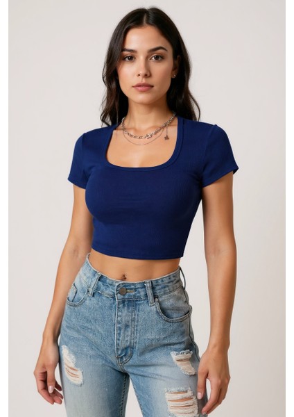 Kadın Lacivert Yarım Kol Düz Yaka Crop Top Bluz – Şık, Rahat ve Kolay Kombinlenebilir