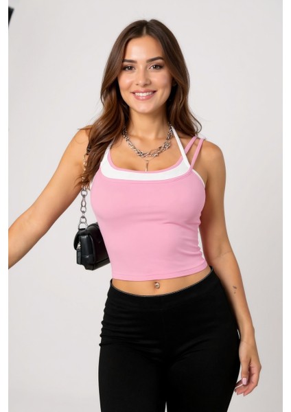 Kadın Pembe Beyaz Çift Renk Çapraz Askılı Crop Top Bluz – Şık, Rahat ve Kolay Kombinlenebilir