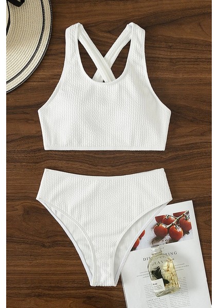 Kadın Beyaz Çapraz Sırt Detaylı Iç Çamaşır Takımı – Modern, Konforlu ve Günlük Kombinlere Uygun modelleri