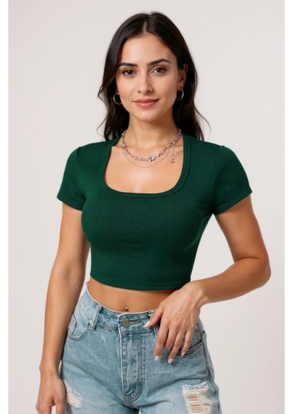 Kadın Yeşil Yarım Kol Düz Yaka Crop Top Bluz – Şık, Rahat ve Kolay Kombinlenebilir