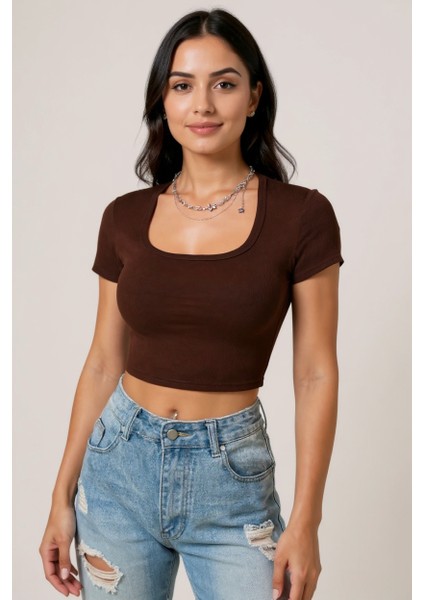 Kadın Kahverengi Yarım Kol Düz Yaka Crop Top Bluz – Şık, Rahat ve Kolay Kombinlenebilir modelleri