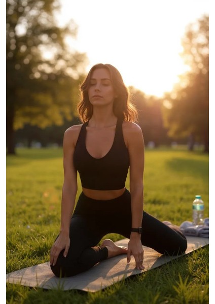 Kadın Siyah Derin Göğüs Dekolteli Şık Crop Top Bluz – Şık, Rahat ve Kolay Kombinlenebilir