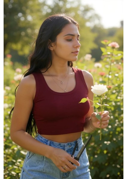 Kadın Bordo Kare Yaka Crop Top Bluz – Şık, Rahat ve Kolay Kombinlenebilir