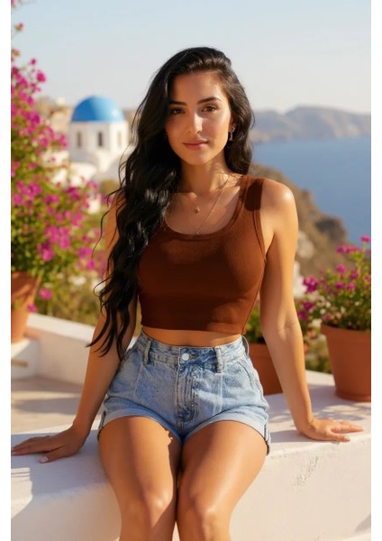 Kadın Kahverengi Kare Yaka Crop Top Bluz – Şık, Rahat ve Kolay Kombinlenebilir