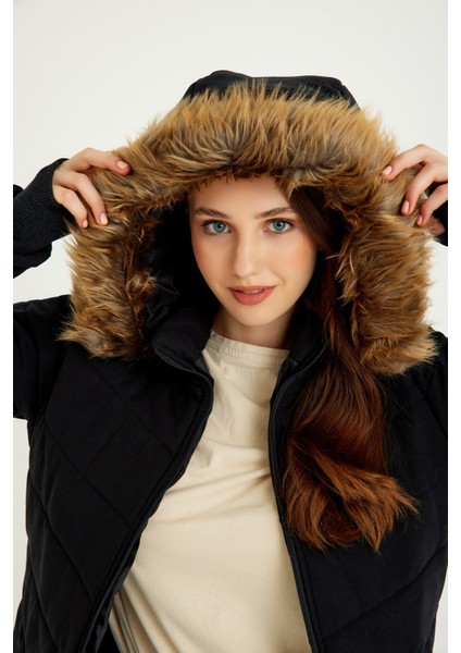 Kışlık Eldivenli Kapüşonlu Kürklü Kadın Şişme Mont