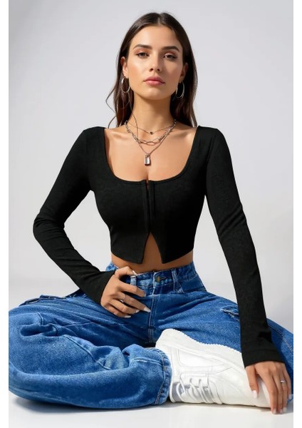 Kadın Siyah Uzun Kollu Agraflı Göğüs ve Göbek Dekolteli Crop Top Bluz – Şık, Rahat ve Kolay Kombinlenebilir fiyatları