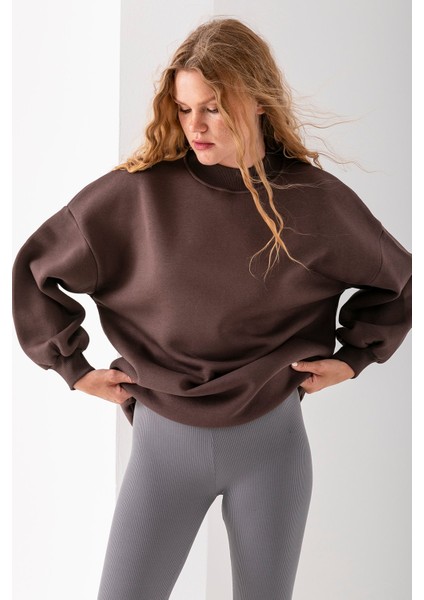 Kadın Kahverengi Üç Iplik Pamuklu Ribanalı Bisiklet Yaka Oversize Sweatshirt - 2523 indirimleri