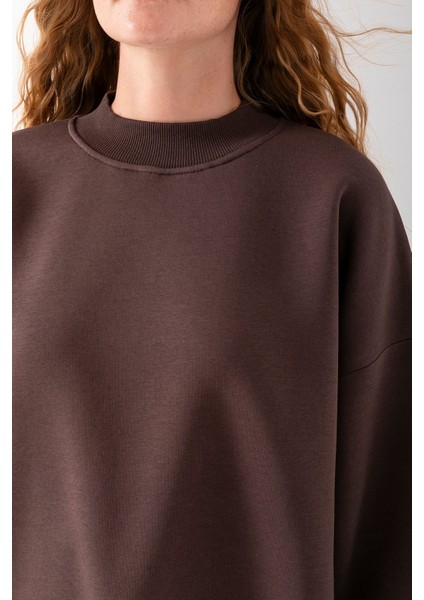 Kadın Kahverengi Üç Iplik Pamuklu Ribanalı Bisiklet Yaka Oversize Sweatshirt - 2523