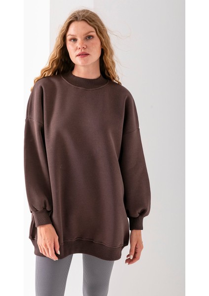 Kadın Kahverengi Üç Iplik Pamuklu Ribanalı Bisiklet Yaka Oversize Sweatshirt - 2523