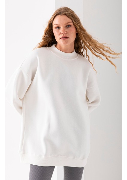 Kadın Beyaz Üç Iplik Pamuklu Ribanalı Bisiklet Yaka Oversize Sweatshirt - 2523 indirimleri