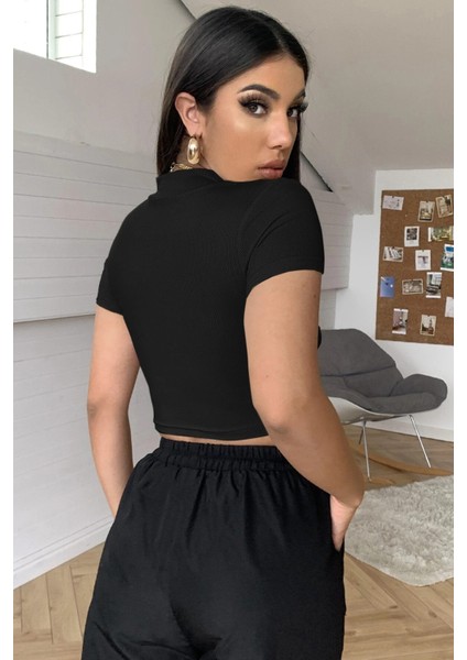 Kadın Siyah Göğüs Dekolteli Yarım Kollu Cut Out Crop Top Bluz – Şık, Rahat ve Kolay Kombinlenebilir modelleri