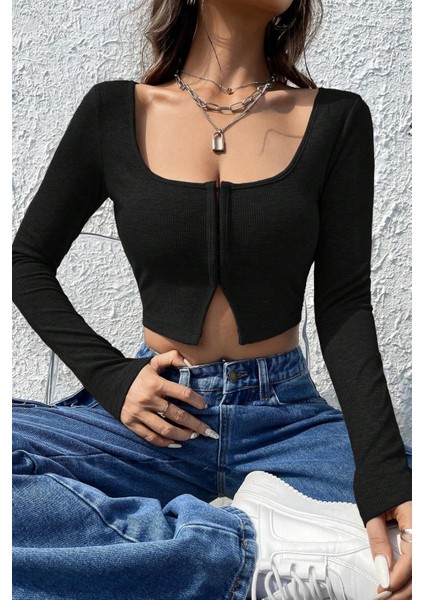 Kadın Siyah Uzun Kollu Agraflı Göğüs ve Göbek Dekolteli Crop Top Bluz