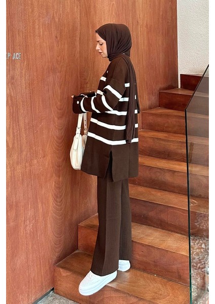 Omuz ve Kol Düğme Detaylı Çizgili Triko Takım Acı Kahverengi fiyatları