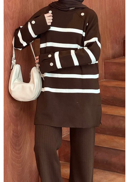 Omuz ve Kol Düğme Detaylı Çizgili Triko Takım Acı Kahverengi modelleri