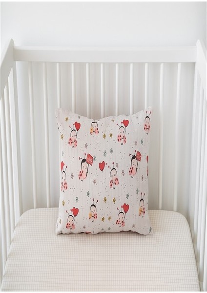 Müslin Bebek Yastık Kılıfı Kapaklı 35X45 Uğur Böceği