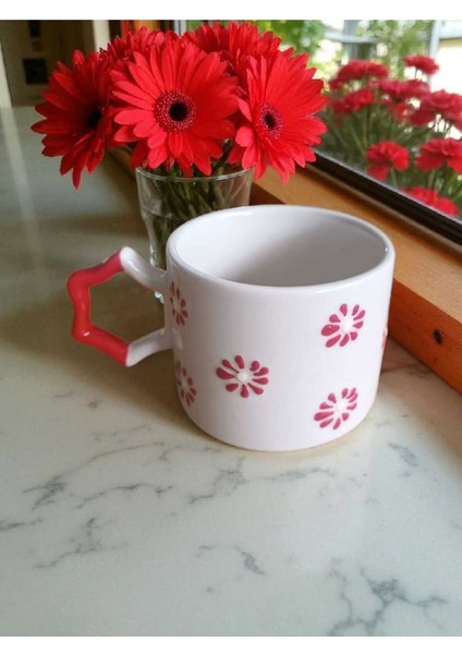 El Işi Kırmızı Çiçekler Işlemeli Doğal Seramik Mug Kupa Çay / Cappuccino Fincanı
