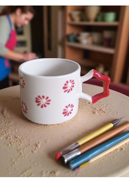 El Işi Kırmızı Çiçekler Işlemeli Doğal Seramik Mug Kupa Çay / Cappuccino Fincanı indirimleri