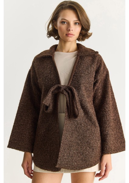 Kadın Gömlek Yaka Bağlama Detaylı Kırçıllı Kaşe Kaban