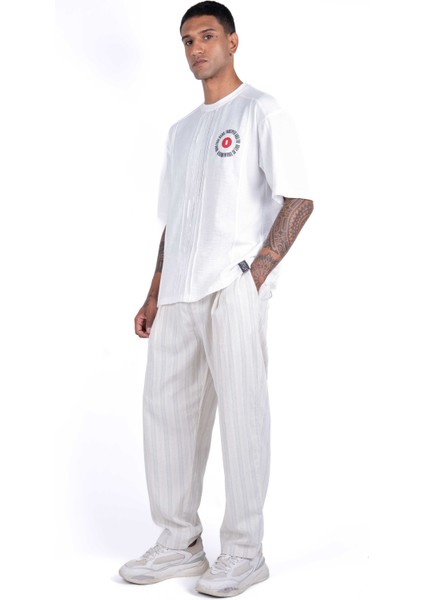 Erkek Kısa Kollu Kırık Beyaz Renkli, Nervür Dikişli, Baskılı, Dikiş Detaylı Regular Fit T-Shirt indirimleri