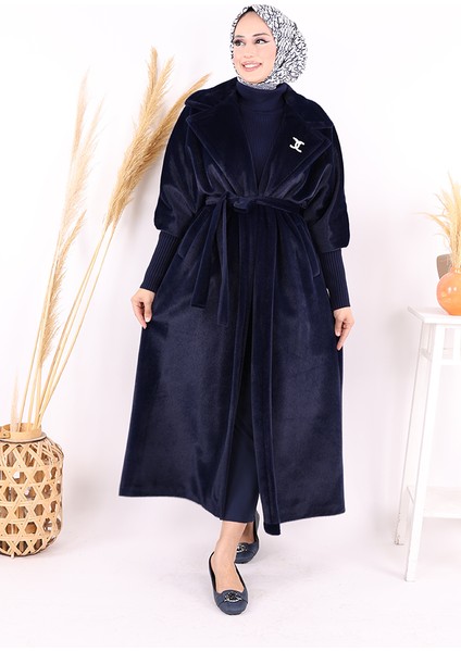 Bel Kuşaklı Yaka Taş Broş Detaylı Uzun Kaban 7923 Lacivert fiyatları