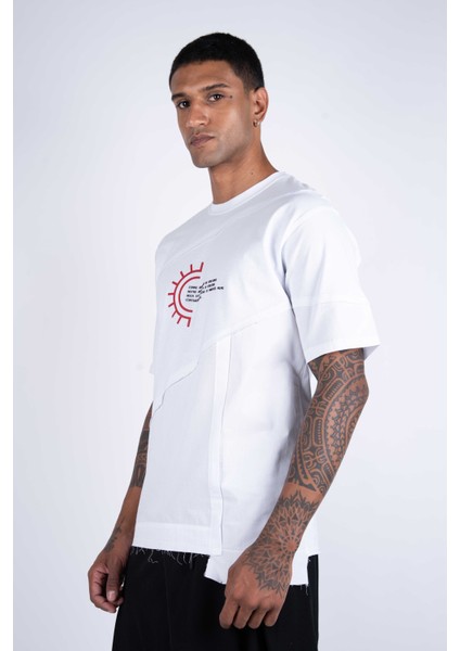 Erkek Kısa Kollu, Gömleklik Garni Kumaşlı, Baskılı, Dikiş Detaylı Regular Fit T-Shirt fiyatları
