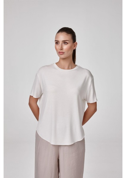 Kadın Ekru Kısa Kollu Yuvarlak Yaka Modal Basic Tişört C1T2N5O2