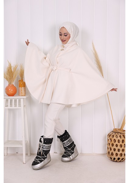 70060 Düğme Detaylı Panço Ekru modelleri