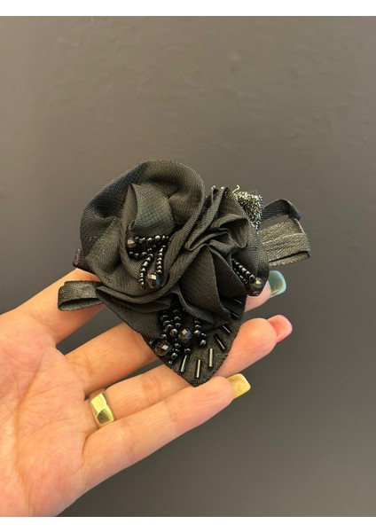 Siyah Çiçek Broş Yaka Türban Iğnesi Giyim Aksesuarı 9x8 cm modelleri