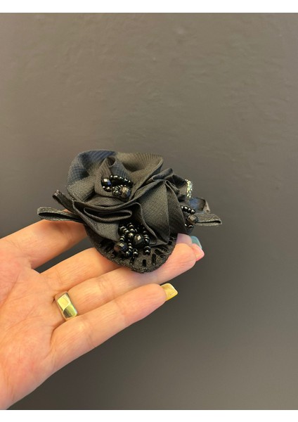 Siyah Çiçek Broş Yaka Türban Iğnesi Giyim Aksesuarı 9x8 cm indirimleri