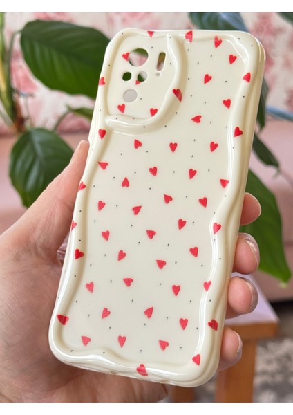 Xiaomi Redmi Note 10 - 10S Kılıf Kamera Korumalı Dalga Kenarlı Kırmızı Kalp Desenli Silikon Kapak indirimleri