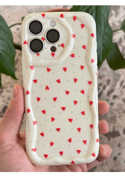 Apple iPhone 16 Pro Kılıf Kamera Korumalı Dalga Kenarlı Kırmızı Kalp Desenli Silikon Kapak modelleri