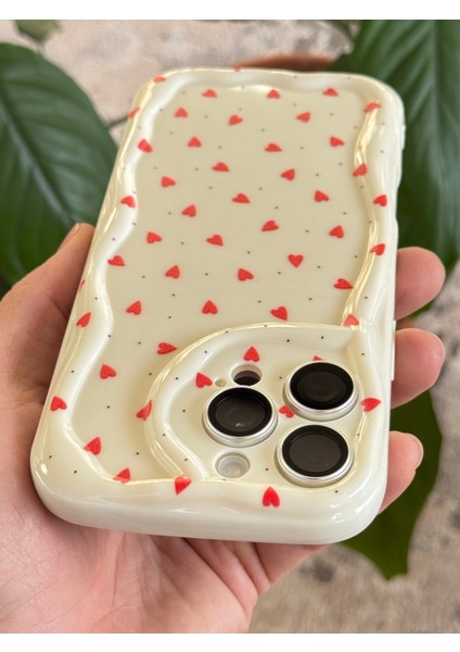 Apple iPhone 16 Pro Kılıf Kamera Korumalı Dalga Kenarlı Kırmızı Kalp Desenli Silikon Kapak indirimleri