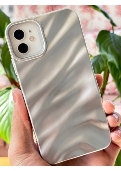 Apple iPhone 11 Kılıf Parlak Kabartmalı Dalga Tasarımlı Desenli Gümüş Darbe Emici Silikon Kapak indirimleri