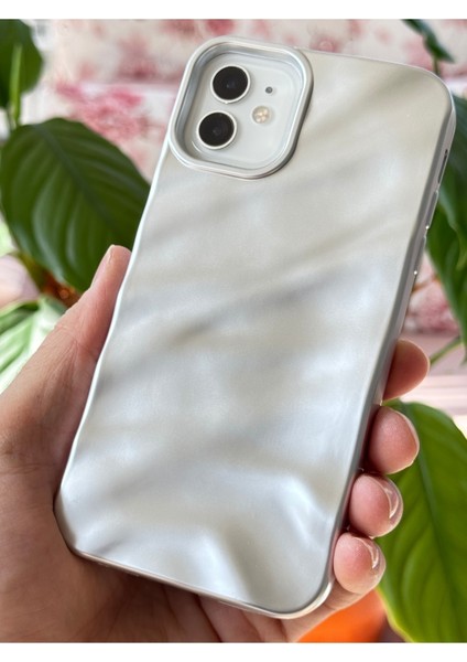 Apple iPhone 11 Kılıf Parlak Kabartmalı Dalga Tasarımlı Desenli Gümüş Darbe Emici Silikon Kapak