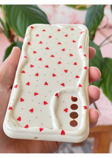 Samsung Galaxy A50 - A30S Kılıf Kamera Korumalı Dalga Kenarlı Kırmızı Kalp Desenli Silikon Kapak