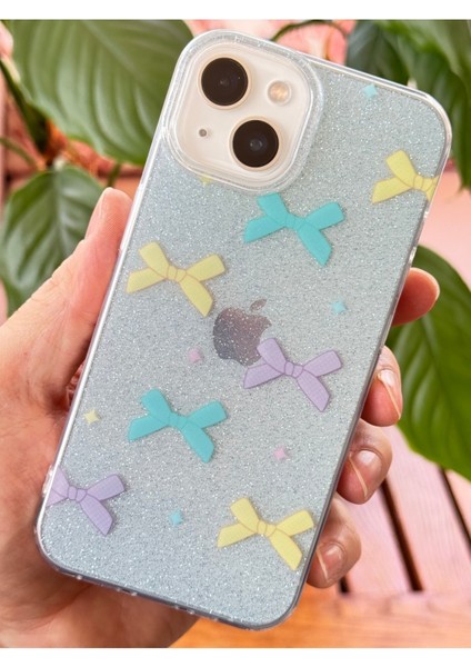 Apple iPhone 13/14 Uyumlu Kılıf Mavi Simli Renkli Fiyonk Desenli Parlak Darbe Emici Kapak