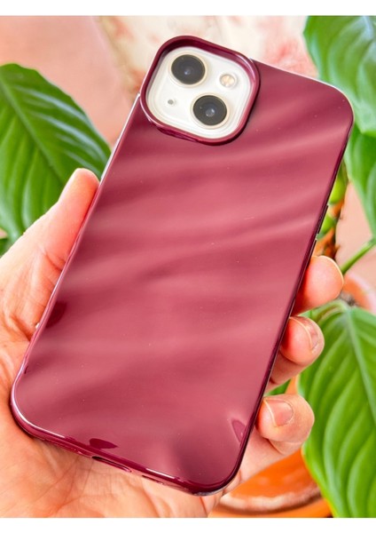 Apple iPhone 13 - 14 - 15 Kılıf Parlak Kabartmalı Dalga Tasarımlı Desenli Mürdüm Darbe Emici Silikon Kapak
